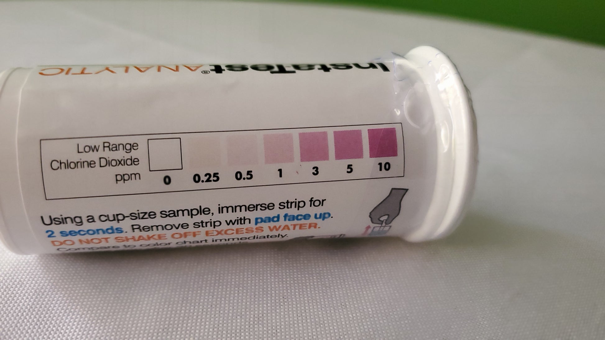 Low range chlorine dioxide test strips